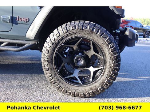 Used 2024 Jeep Wrangler Rubicon w/ Technology Group image 31
