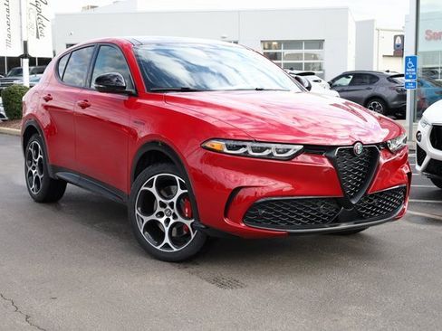 New 2025 Alfa Romeo Tonale w/ Premium Package image 2