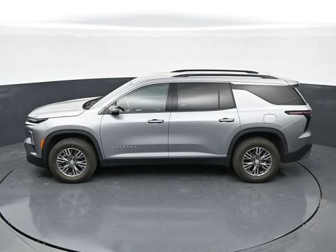 Used 2024 Chevrolet Traverse LT FWD image 31