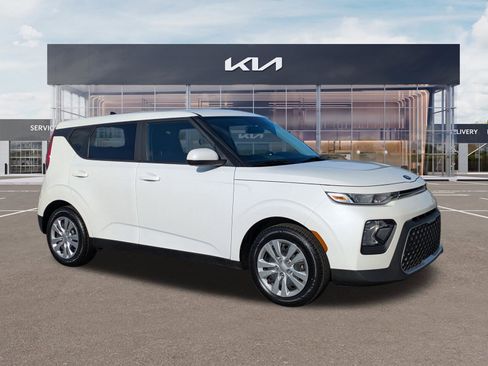 Used 2021 Kia Soul LX image 1