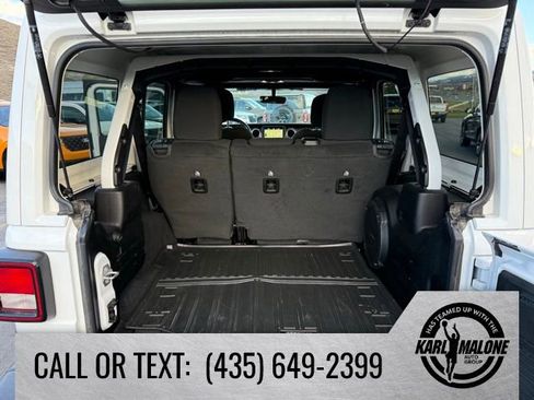 Used 2023 Jeep Wrangler Unlimited Sahara w/ Cold Weather Group AWD/4WD image 33