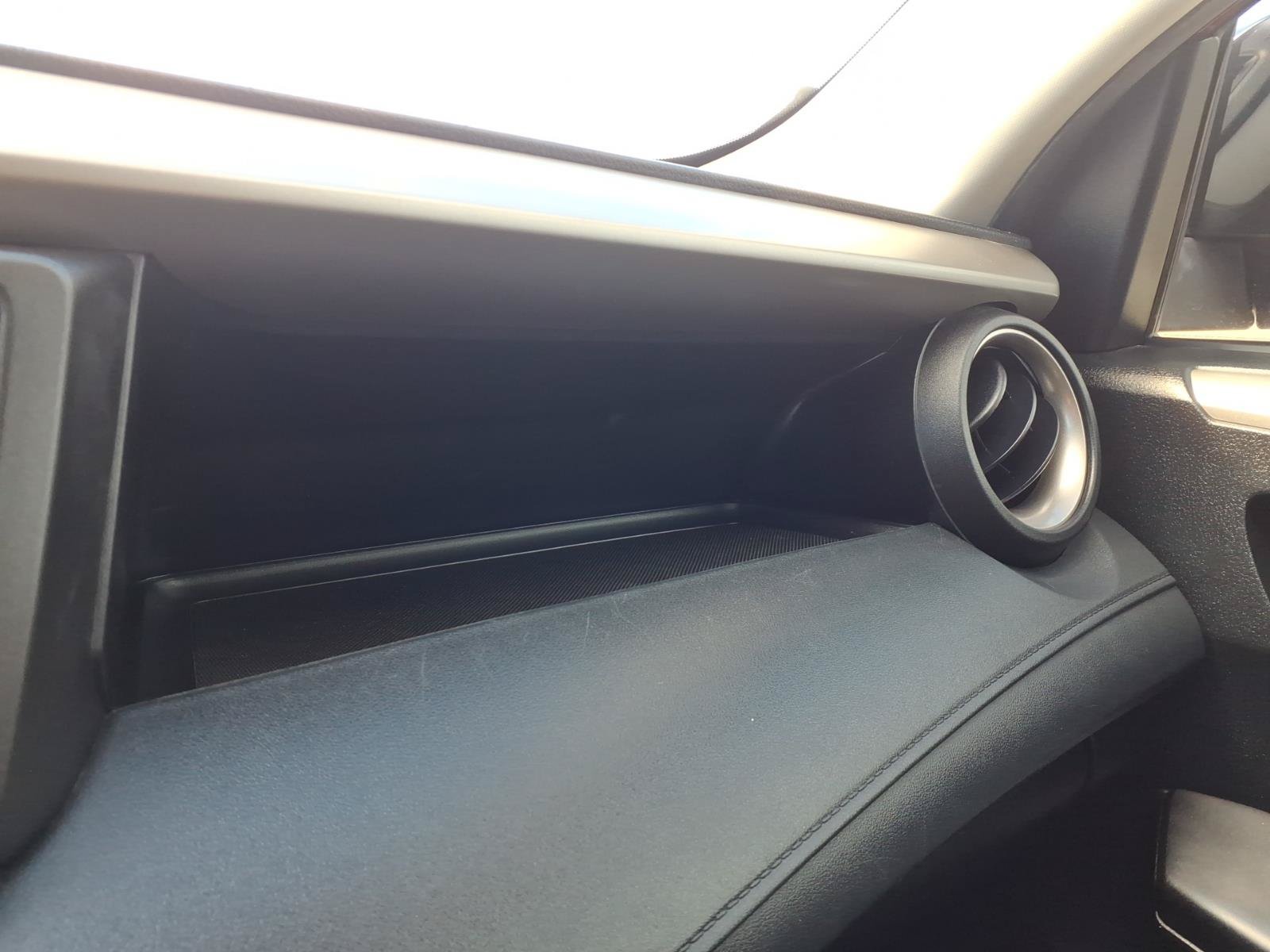 Used 2018 Toyota RAV4 LE FWD image 12