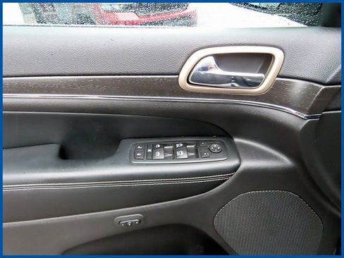 Certified 2017 Jeep Grand Cherokee Limited image 12