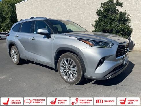 Used 2022 Toyota Highlander Platinum AWD/4WD image 1