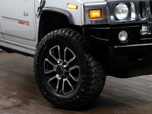 Used 2003 HUMMER H2 w/ Preferred Equipment Group image 3