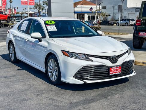 Used 2018 Toyota Camry LE FWD image 4