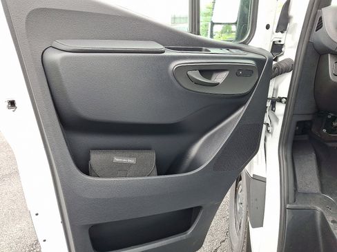 Used 2024 Mercedes-Benz Sprinter 2500 image 13