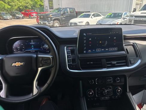 Used 2024 Chevrolet Suburban Premier AWD/4WD image 15
