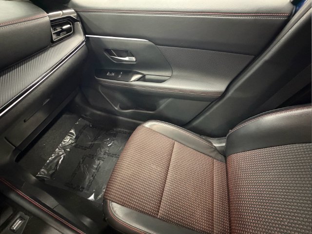 Used 2025 Nissan Kicks SR FWD image 23