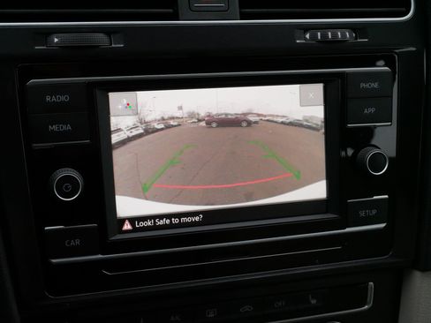 Used 2018 Volkswagen Golf S image 26