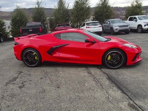 Used 2022 Chevrolet Corvette Stingray Preferred Cpe w/ Z51 Performance Package image 2