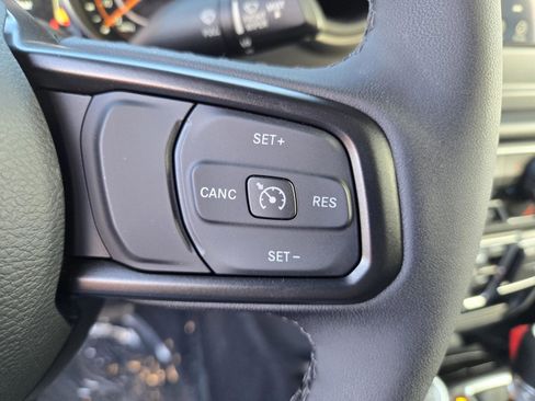 Used 2023 Jeep Gladiator Sport image 18