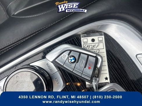 Used 2017 BMW 750i xDrive image 32