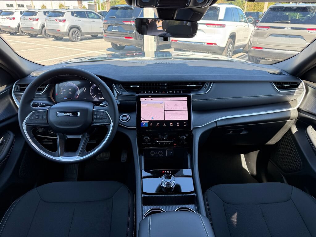 New 2027 Jeep Grand Cherokee Laredo RWD image 12
