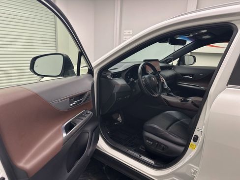 Used 2021 Toyota Venza XLE w/ Softex Package image 5