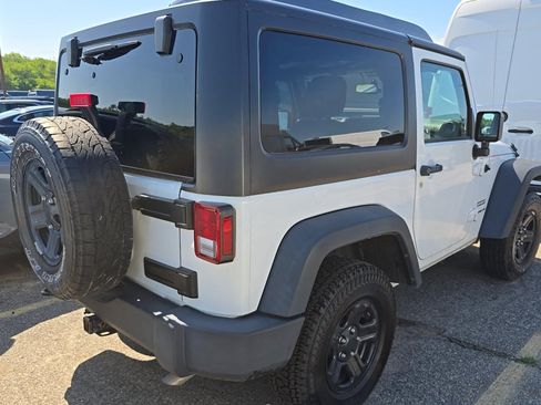 Used 2016 Jeep Wrangler Sport w/ Connectivity Group AWD/4WD image 4