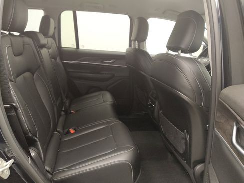 Used 2023 Jeep Grand Cherokee Limited AWD/4WD image 19