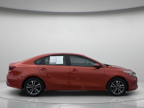 Used 2023 Kia Forte LXS w/ LXS Technology Package FWD image 2