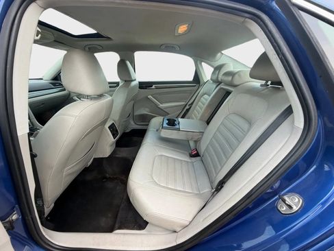 Used 2017 Volkswagen Passat 1.8T SEL Premium FWD image 18
