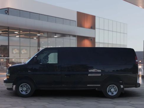 Used 2019 Chevrolet Express 2500 w/ Driver Convenience Package RWD image 7