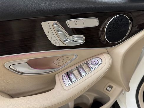 Used 2022 Mercedes-Benz GLC 300 GLC 300 w/ Premium Package Lite image 7