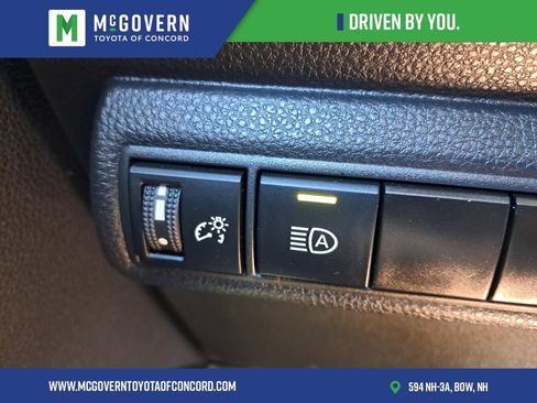 Used 2024 Toyota Corolla LE w/ LE Convenience Package FWD image 24