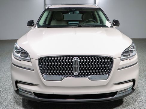 Used 2020 Lincoln Aviator Reserve w/ Equipment Group 202A image 4