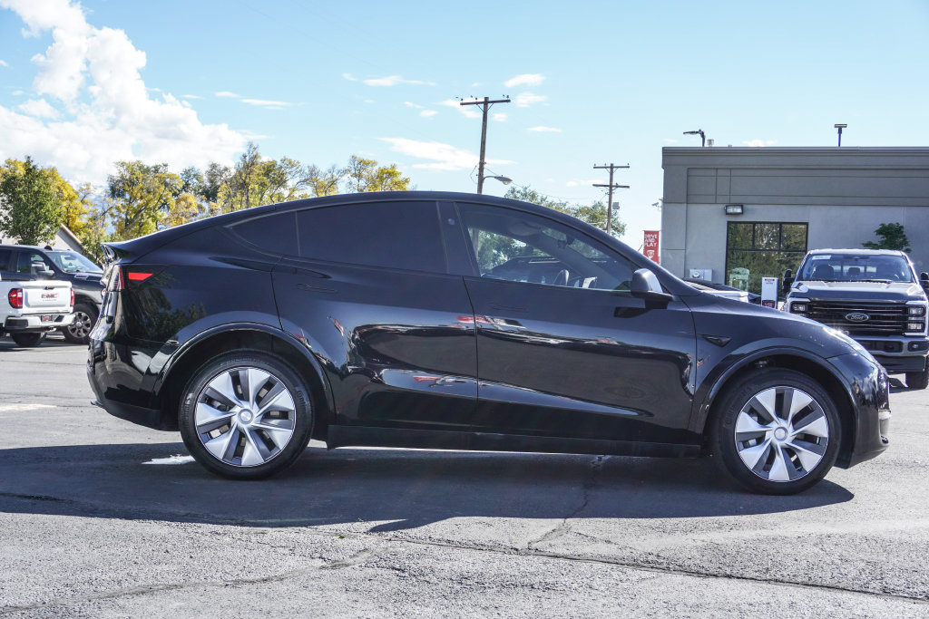 Used 2024 Tesla Model Y Long Range AWD/4WD image 16