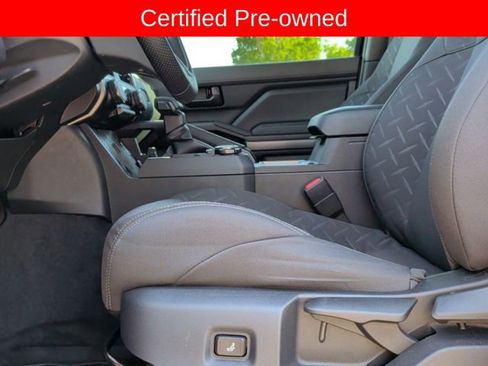 Used 2025 Toyota Tacoma SR5 AWD/4WD image 12