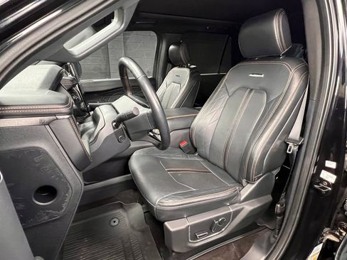 Used 2023 Ford Expedition Max Platinum AWD/4WD image 3