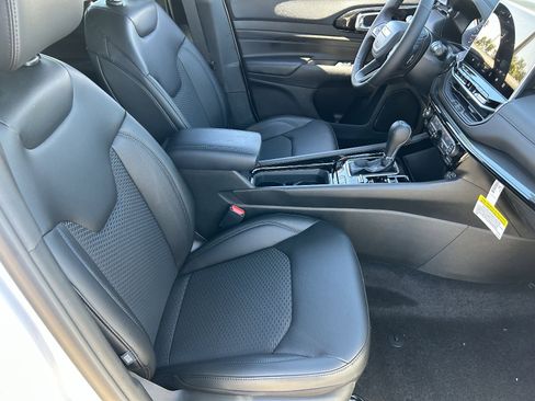 New 2026 Jeep Compass Latitude image 8