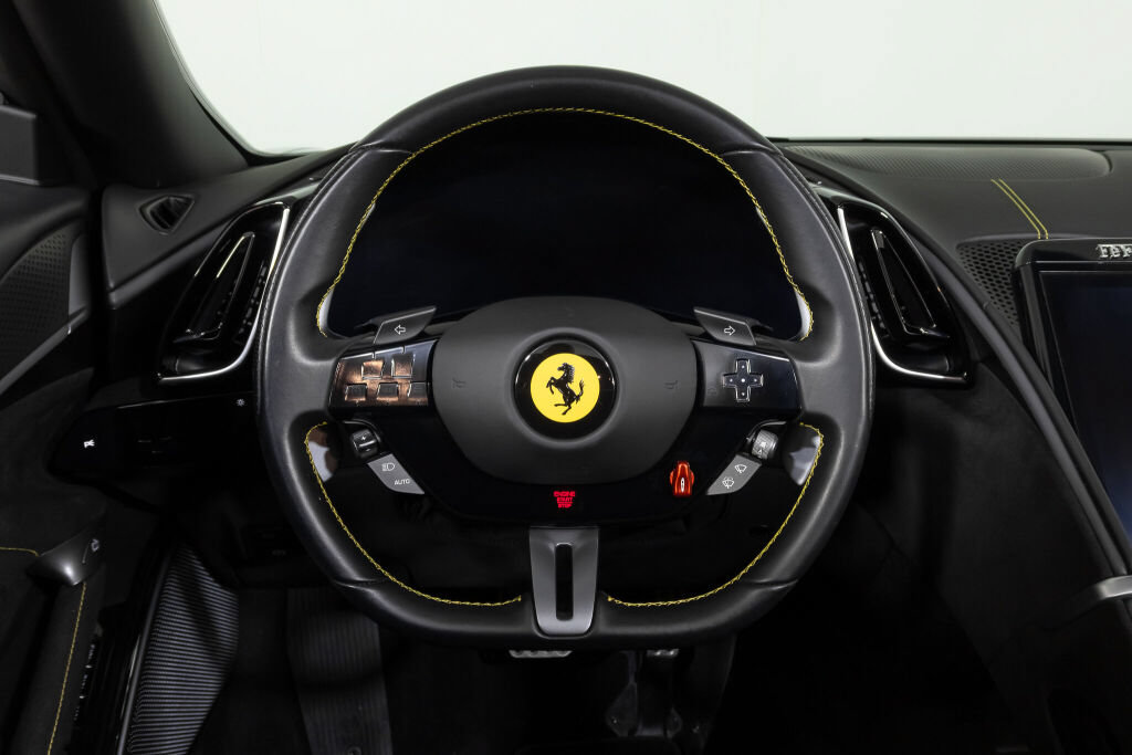 Used 2025 Ferrari Roma Spider RWD image 33