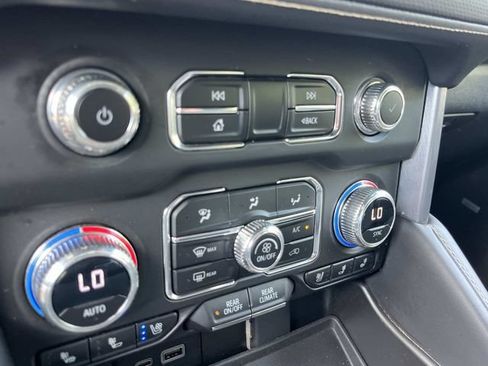 Used 2023 GMC Yukon SLT AWD/4WD image 37