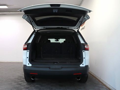 Used 2020 Chevrolet Traverse LS FWD image 5