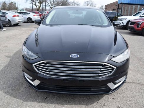Used 2017 Ford Fusion SE w/ Fusion SE Technology Package FWD image 3