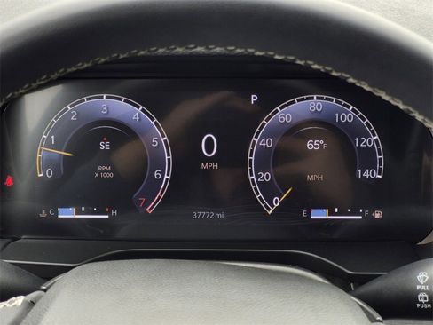 Used 2023 Jeep Grand Cherokee Limited w/ Black Appearance Package image 18