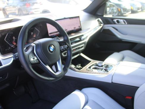 Used 2025 BMW X5 xDrive40i AWD/4WD image 27