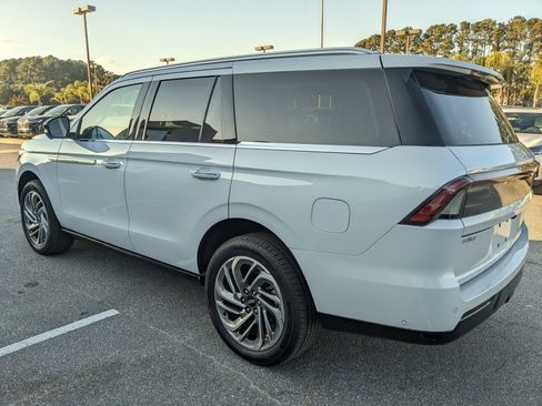 Certified 2025 Lincoln Navigator Reserve image 7