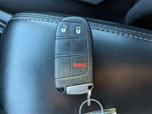 Used 2021 Dodge Durango SXT image 28