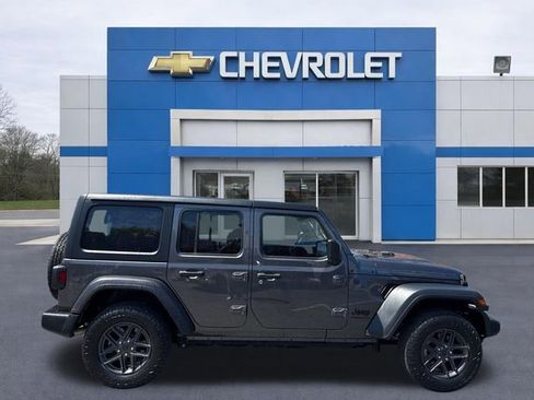 Used 2024 Jeep Wrangler Unlimited Sport AWD/4WD image 8