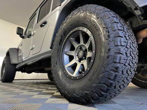 Used 2020 Jeep Gladiator Rubicon AWD/4WD image 27