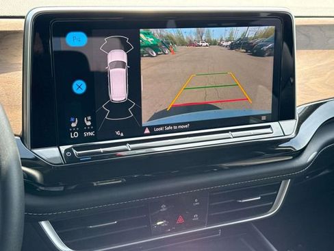 Used 2024 Volkswagen Atlas SE image 21