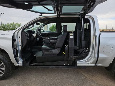 Used 2020 Chevrolet Silverado 1500 LT w/ Texas Edition RWD image 19