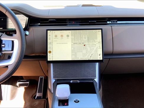 New 2025 Land Rover Range Rover SV image 7