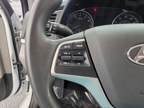 Used 2017 Hyundai Elantra SE FWD image 11