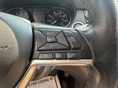 Used 2018 Nissan Rogue SV FWD image 33
