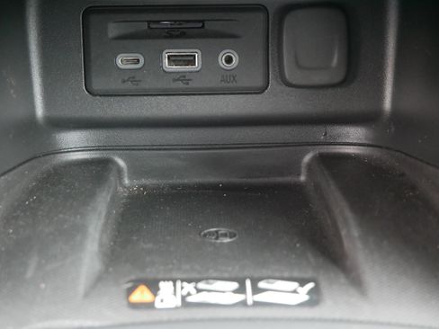 Used 2021 Chevrolet Equinox Premier image 30