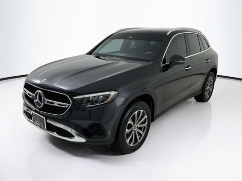 Used 2024 Mercedes-Benz GLC 300 4MATIC image 3