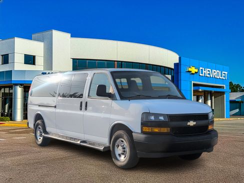 Used 2022 Chevrolet Express 3500 LS RWD image 9