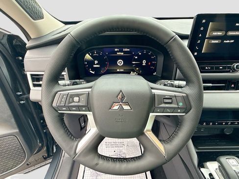 New 2026 Mitsubishi Outlander SE image 11